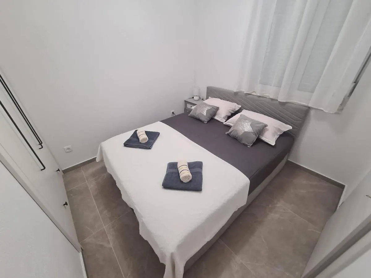 Lady Di Apartments location
