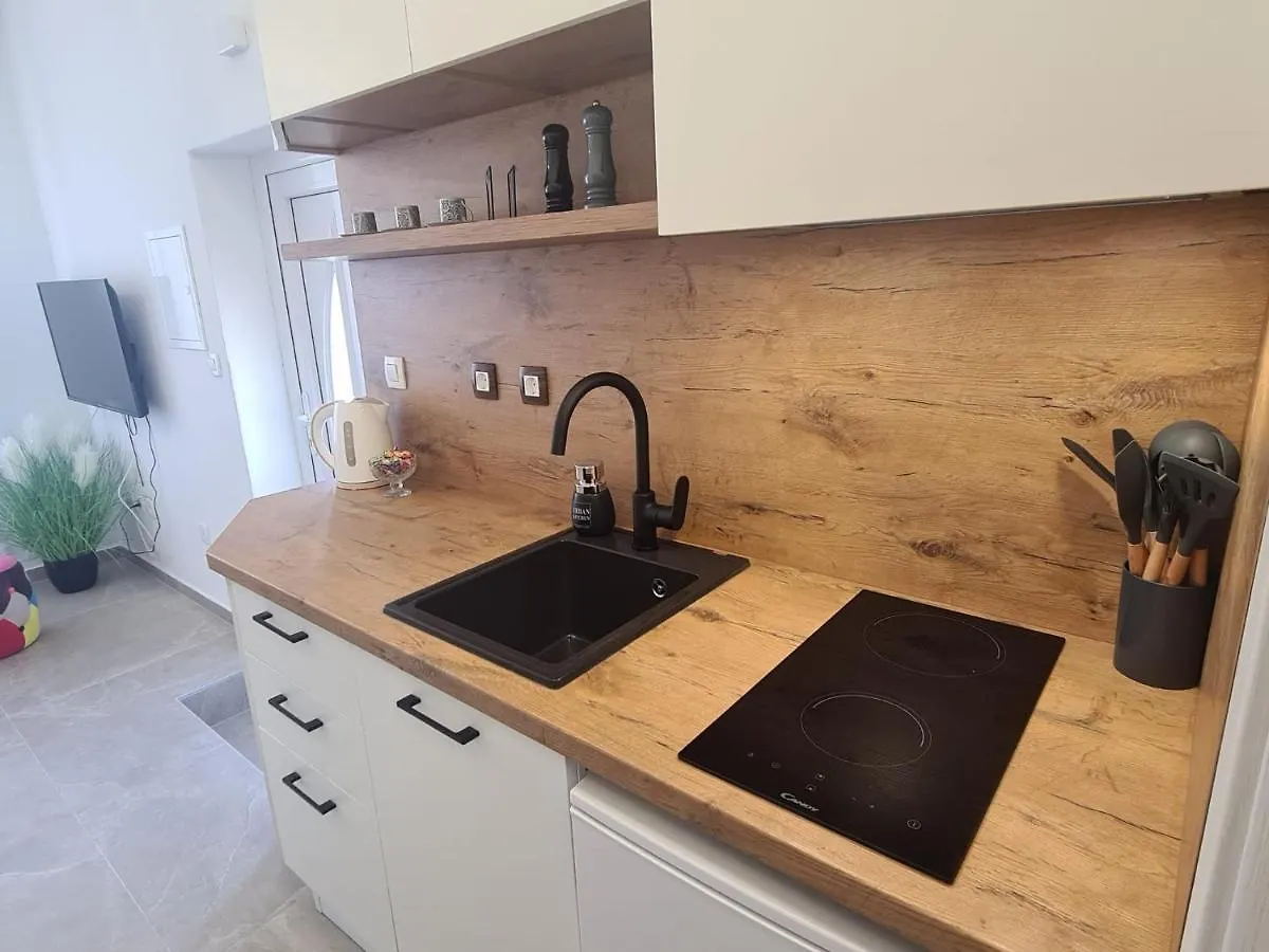 Lady Di Apartments Kastela Croatia